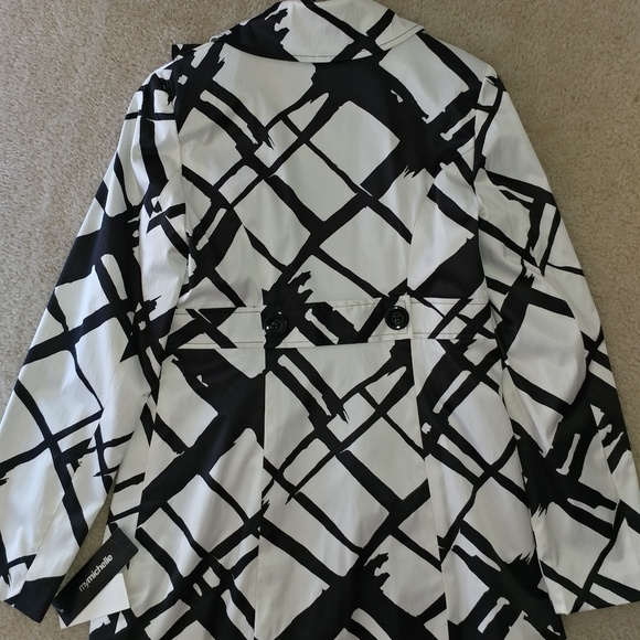 Coat - Picture 2 of 4